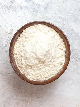 बेसन फेस पैक से पाएं ग्लोइंग त्वचा