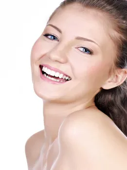 दांत चमकाने के 6 आसान तरीके