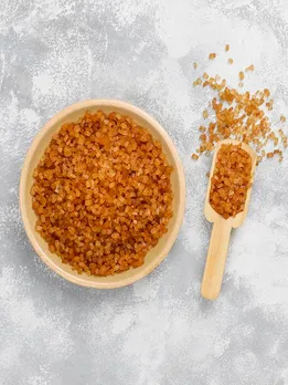 स्किन के लिए बेहद फायदेमंद है ब्राउन शुगर