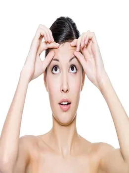 इन ट्रिक्स की मदद से दूर करें फाइन लाइन्स