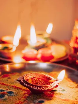 DIWALI 2022: घर की सफाई में भूलकर भी ना फेंके ये 5 चीज़ें, मां लक्ष्मी हो सकती हैं नाराज़