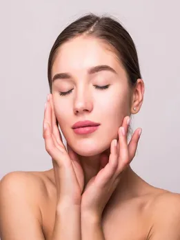 ग्लोइंग स्किन की चाह रखने वाले अपनाएं ये टिप्स