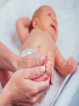 बेबी की मालिश के लिए 6 बेस्ट ऑयल