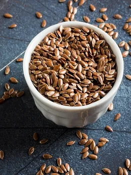 सर्दियों में अलसी खाने से मिल सकते हैं ये 6 फायदे