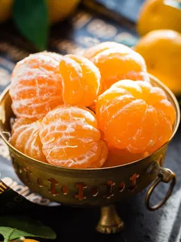 सर्दियों में संतरा खाने से मिलते हैं ये 6 फायदे