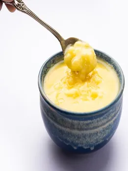 दूध में घी मिलाकर पीने के ये हैं जबरदस्त फायदे