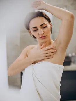 ब्लैक अंडरआर्म्स से छुटकारा पाने के लिए अपनाएं ये घरेलू नुस्खे
