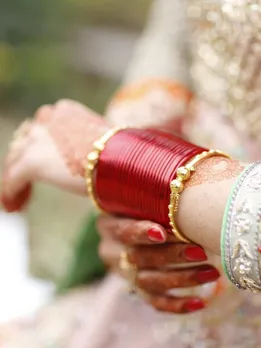 चूड़ियां आपकी लाइफ को करती हैं इफेक्ट, जानें कैसे