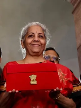 Budget 2023: बजट पेश करने इस अंदाज में पहुंची निर्मला सीतारमण