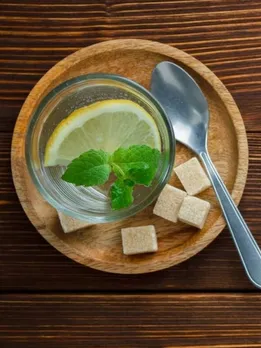 नींबू पानी में गुड़ डालकर पीने के 5 जबरदस्त फायदे