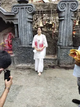 भारत के अनोखे मंदिर, प्रसाद में कहीं मटन तो कहीं मिलता है चिकन