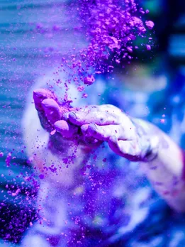 Holi 2023: कलर खेलने से पहले ऐसे करें बालों को तैयार, नहीं होंगे खराब