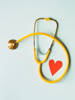 Heart Attack आने से पहले शरीर में दिखने लगते हैं ये संकेत