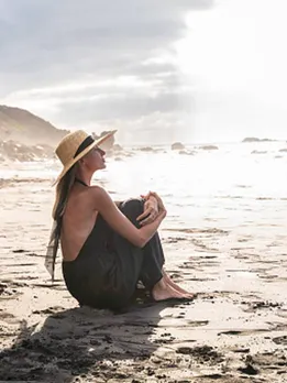 Solo Travellers: अकेले घूमने के हैं शौकीन तो गांठ बांध लें ये बातें