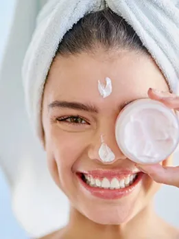 अच्छी स्किन और सिल्की बालों की है चाहत तो जरूर करें ये योगासन