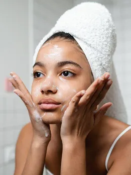 मुंह धोने के लिए अपनाएं ये आसान टिप्स, दिन में सिर्फ इतनी बार करें Face Wash