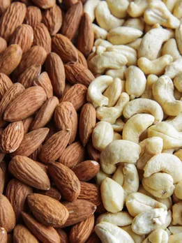 काजू और बादाम साथ खाने के ये हैं जबरदस्त फायदे