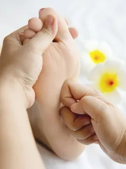 सोने से पहले तलवों में घी लगाने के ये हैं जबरदस्त फायदे