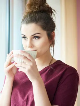 चाय पीने से पहले क्या आप भी पीते हैं पानी, जानिए इसके फायदे और नुकसान