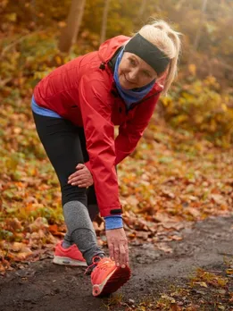 40 के बाद हड्डियों की मजबूती के लिए महिलाएं जरूर खाएं ये चीजें