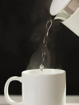 गुनगुने पानी के साथ इन मसालों का करें सेवन, कई समस्याओं से मिलेगा छुटकारा