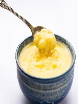 झुर्रियों से छुटकारा चाहिए तो देसी घी में मिलाकर लगाएं ये चीज़ें