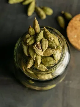 इलायची का छिलका खाने के ये हैं जबरदस्त फायदे