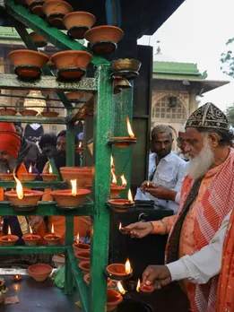अयोध्या में राम लला की प्राण प्रतिष्ठा, दरगाहों में भी जले दिये