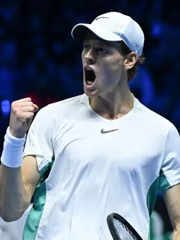 एक रात में बदल गई वेट्रेस के बेटे की किस्मत, बना करोड़ों का मालिक