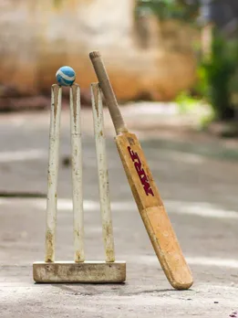 वन टिप वन हैंड से ट्राई बॉल तक, गली क्रिकेट के मजेदार नियम