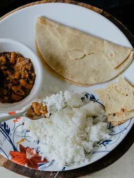 वेट लॉस के लिए रात के खाने में क्या खाएं, रोटी या चावल?