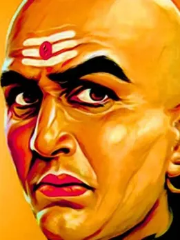 आचार्य चाणक्य अनुसार इन लोगों को परेशान करने से रूठ सकती हैं मां लक्ष्मी
