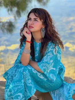 कॉलेज के लिए बिल्कुल परफेक्ट है अवनीत कौर के ये कुर्ती डिजाइन