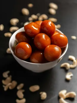 'मिठाइयों का शहर' के नाम से मशहूर है ये जगह, फेमस हैं ये स्वीट्स