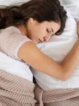 वास्तु अनुसार किस दिशा में सिर करके सोना होता है शुभ फलदायी?