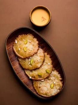 Holi 2024: होली पर स्वाद में घोलिए मिठास, घर पर इस तरह से बनाएं मालपुआ