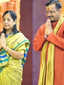 पहले दोस्ती फिर प्यार, काफी फिल्मी रही है अरविंद केजरीवाल की लव स्टोरी