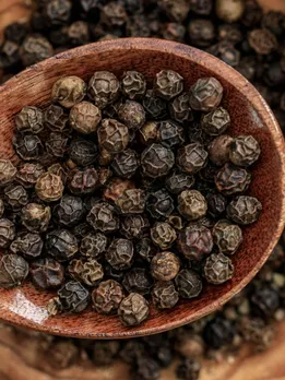 इन लोगों की सेहत के लिए भारी पड़ सकती है काली मिर्च