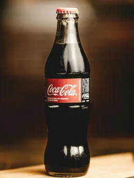 सिरदर्द की दवा के तौर पर बनाया गया था कोका कोला, गलती से बन गई कोल्ड ड्रिंक