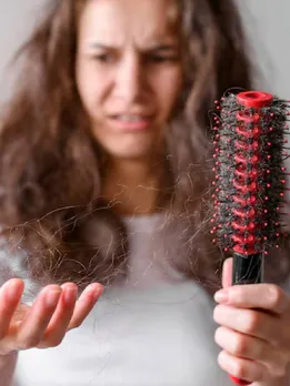 क्यों झड़ते हैं बाल? जानें कुंडली में बनने वाले हेयर फॉल के योग के बारे में
