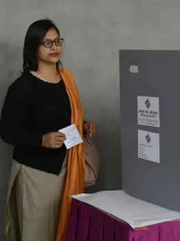मोबाइल फोन से भी पता कर सकते हैं अपना पोलिंग बूथ, जानें कैसे?