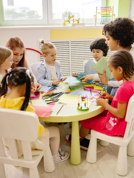 तो इसलिए बच्चे को जरूर भेजें Play School, जानें क्या है सही उम्र?