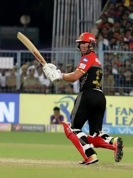 IPL डेथ ओवर्स में 170 से ज्यादा के स्ट्राइक रेट वाले बल्लेबाज