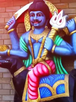 135 दिन शनि देव चलेंगे उल्टी चाल, इन राशियों का चमकेगा करियर और कारोबार