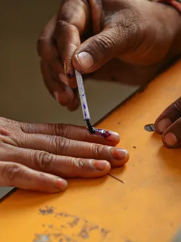 इन देशों में मतदान करना है अनिवार्य, नहीं तो मिलती है सजा!