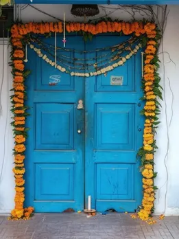 गृह प्रवेश करते समय ध्यान रखें ये वास्तु नियम, सुख-सौभाग्य की होगी वृद्धि