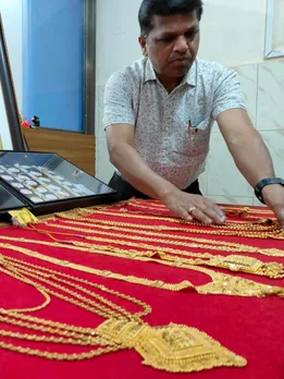 सिर्फ सोना-चांदी नहीं, अक्षय तृतीया पर खरीद सकते हैं ये चीजें, मां लक्ष्मी की को है प्रिय