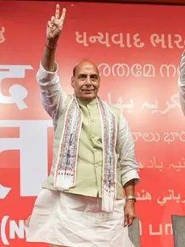 भारत के रक्षा मंत्री के पास है एक बंदूक और एक रिवॉल्वर, जानें कितनी है दौलत