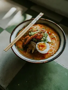 साउथ कोरिया का मशहूर फूड्स क्या है? बैल के जमे हुए खून से मिलाकर बनता है