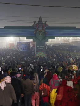 बिखरा सामान, चीखते-भागते लोग, जानें महाकुंभ में कैसे मची भगदड़?